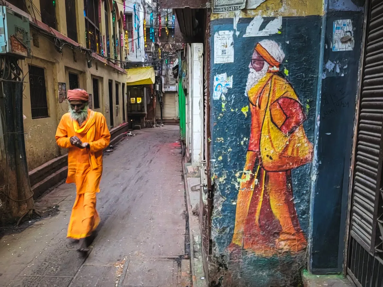 Ancient narrow lanes and colourful buildings in Varanasi